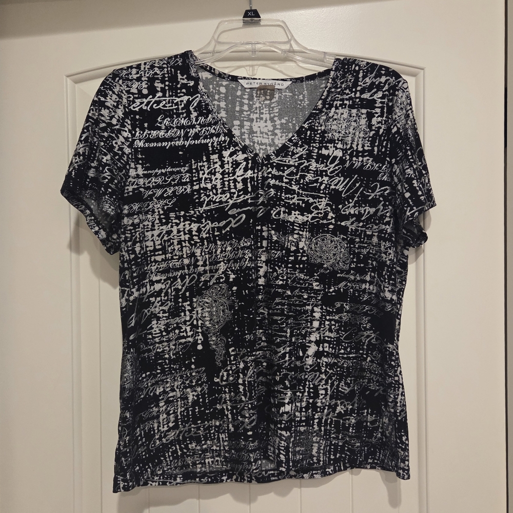 Gorgeous PETER NYGARD V-neck Graphic T-shirt, L Large